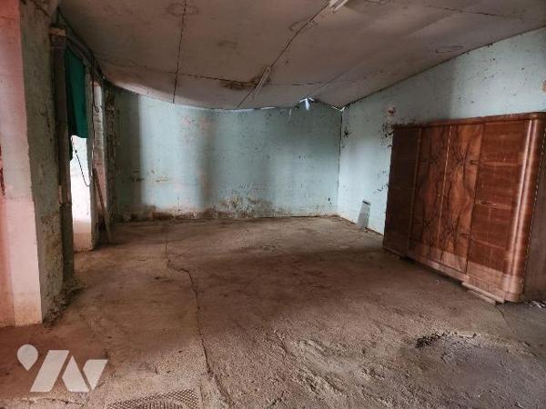 À vendre à Bar-sur-Aube - Ancienne salle des ventes à fort potentiel

À quelques minutes de l...