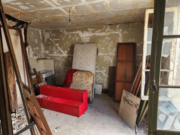 À vendre à Bar-sur-Aube - Ancienne salle des ventes à fort potentiel

À quelques minutes de l...