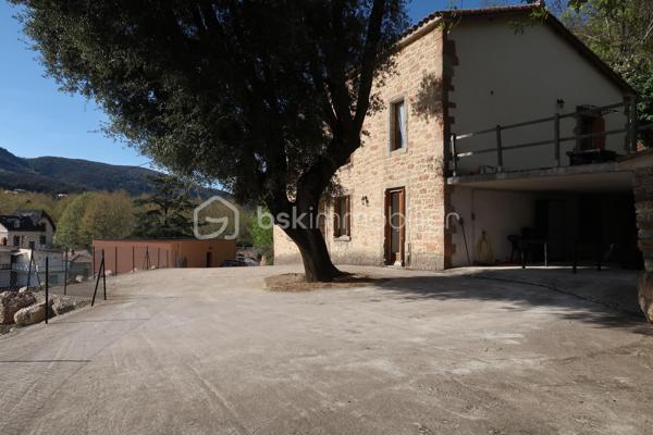 Immeuble mixte de 166 m²