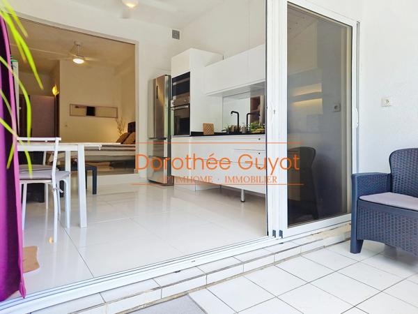SAINT-FRANÇOIS (971) – MARINA – APPARTEMENT REZ-DE-JARDIN – VENDU MEUBLÉ