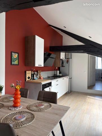 APPARTEMENT T3 MEUBLE AVEC VUE SUR LA MAYENNE Laval