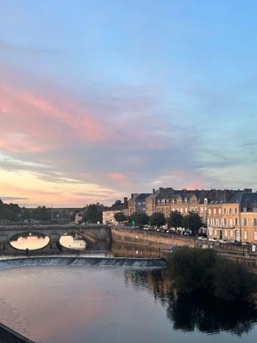 APPARTEMENT T3 MEUBLE AVEC VUE SUR LA MAYENNE Laval