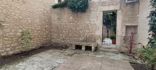 Immeuble avec local commercial - appartements