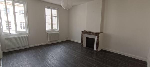 Immeuble avec local commercial - appartements