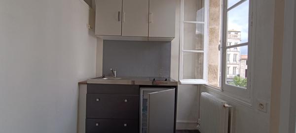 Immeuble avec local commercial - appartements