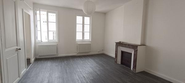 Immeuble avec local commercial - appartements