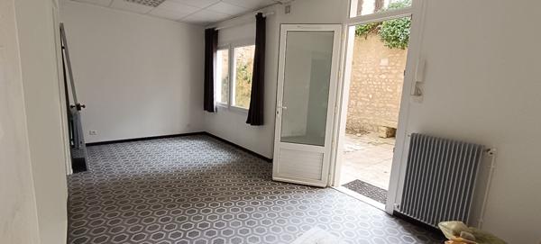 Immeuble avec local commercial - appartements