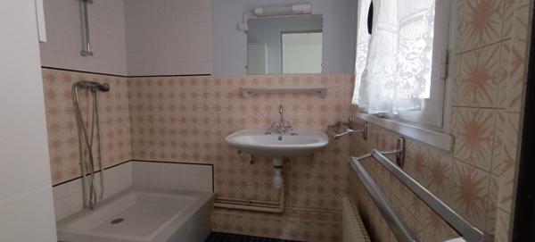 Immeuble avec local commercial - appartements