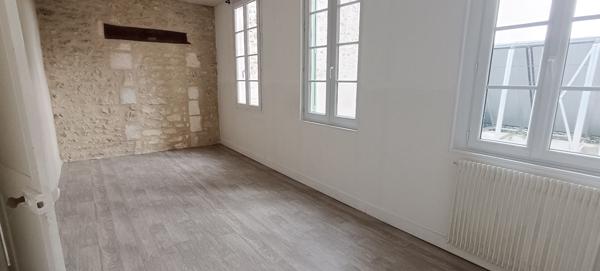 Immeuble avec local commercial - appartements