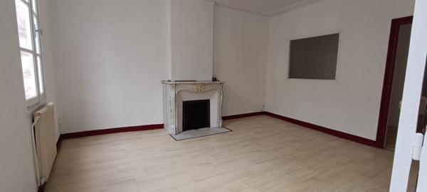 Immeuble avec local commercial - appartements