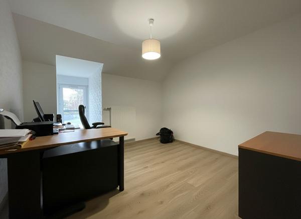 A deux pas du coeur de Châteaubriant, duplex rénové avec garage et borne de recharge.