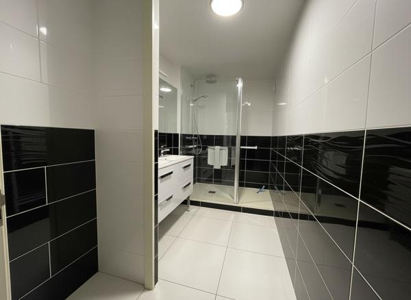 A deux pas du coeur de Châteaubriant, duplex rénové avec garage et borne de recharge.