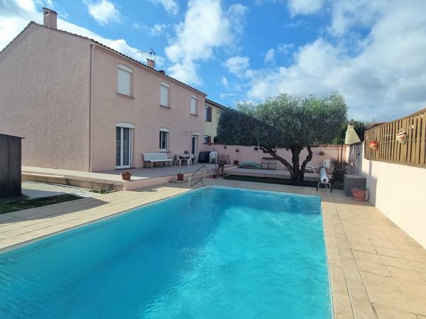 Maison trois faces de type 5 avec piscine traditionnelle et garage !