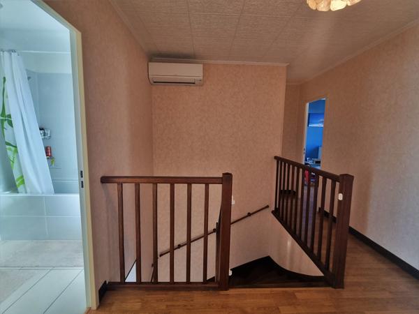 Maison trois faces de type 5 avec piscine traditionnelle et garage !