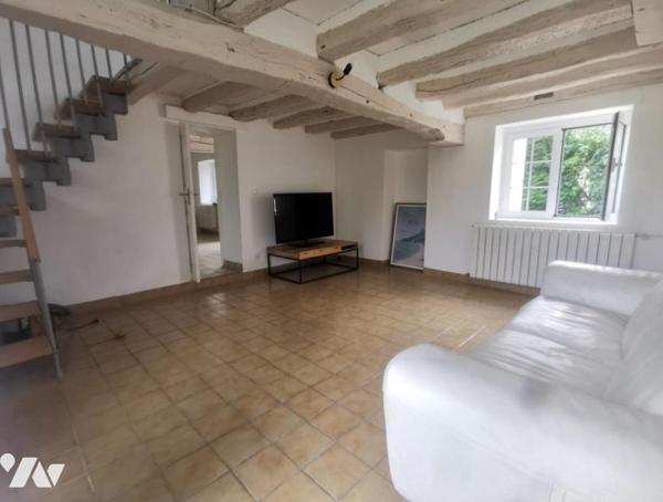 Située dans un environnement calme, cette
charmante maison ancienne vous séduira
par son auth...