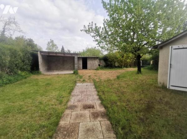 Située dans un environnement calme, cette
charmante maison ancienne vous séduira
par son auth...