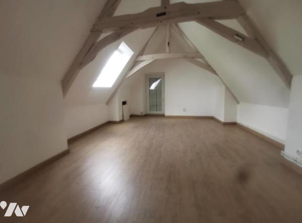 Située dans un environnement calme, cette
charmante maison ancienne vous séduira
par son auth...