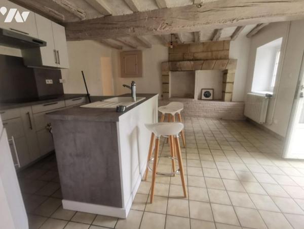 Située dans un environnement calme, cette
charmante maison ancienne vous séduira
par son auth...