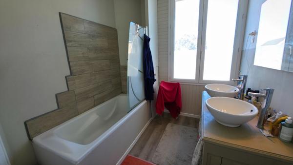 Grande maison en pierre à Montoir De Bretagne de plus de 160m² avec 3 chambres et jardin