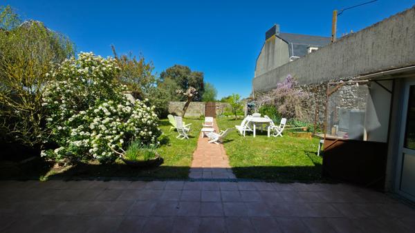 Grande maison en pierre à Montoir De Bretagne de plus de 160m² avec 3 chambres et jardin