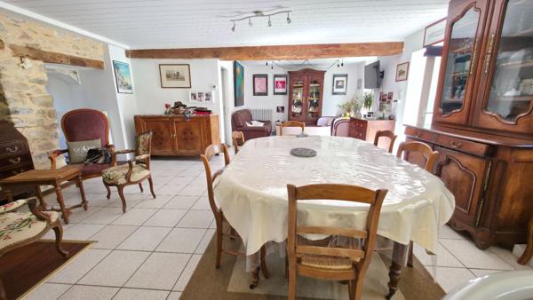 Grande maison en pierre à Montoir De Bretagne de plus de 160m² avec 3 chambres et jardin