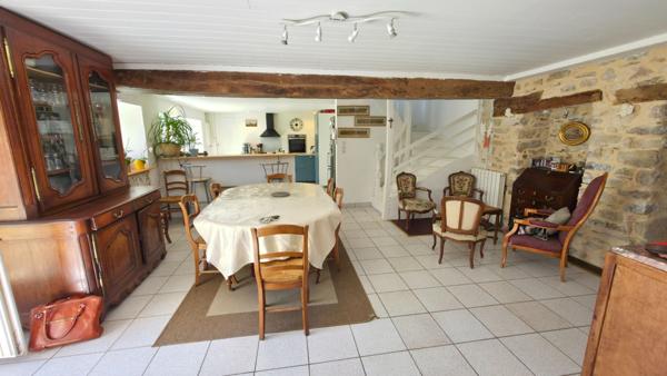 Grande maison en pierre à Montoir De Bretagne de plus de 160m² avec 3 chambres et jardin