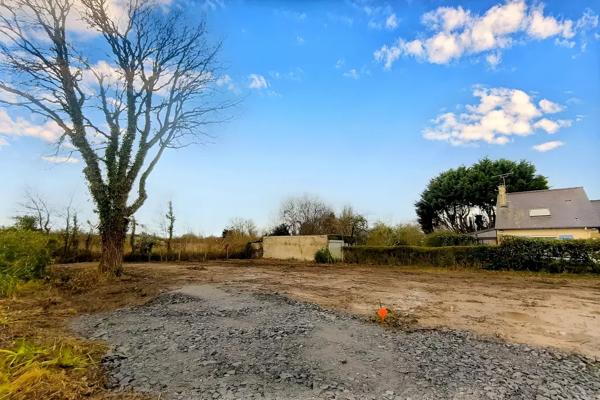 Terrain borné constructible plat de 548 m2 - 5 minutes plag