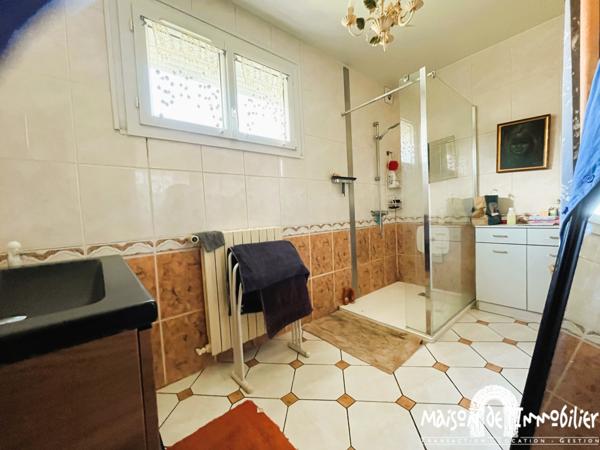 CHARENTE MARITIME - SUD ROYAN - 5 PIECES - BEAUX VOLUMES - JARDIN - GARAGE