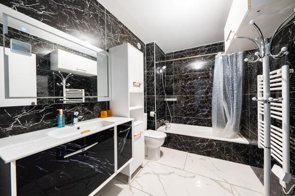 LOCATION APPARTEMENT T3 ( balcon et place de parking)