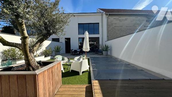 Située sur la commune de Bétheny, cette ancienne grange entièrement rénovée en 2022 offre un ca...