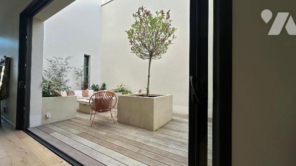 Située sur la commune de Bétheny, cette ancienne grange entièrement rénovée en 2022 offre un ca...