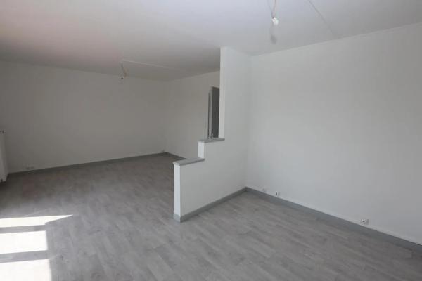 Appartement à louer 4 pièces 64.1m² Montbéliard (25200)