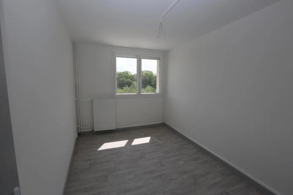 Appartement à louer 4 pièces 64.1m² Montbéliard (25200)