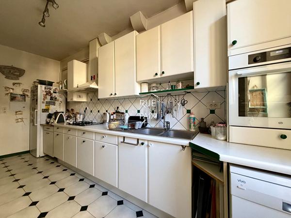 79400 SAINT MAIXENT L ECOLE Maison centre-ville de Saint Maixent L Ecole - 8 chambres - 326m²