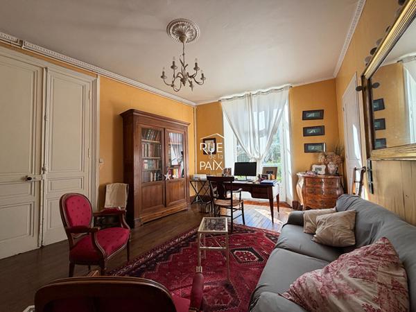 79400 SAINT MAIXENT L ECOLE Maison centre-ville de Saint Maixent L Ecole - 8 chambres - 326m²