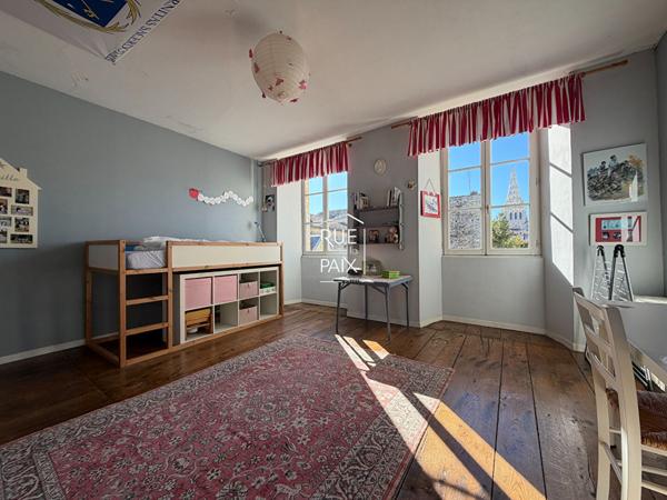 79400 SAINT MAIXENT L ECOLE Maison centre-ville de Saint Maixent L Ecole - 8 chambres - 326m²