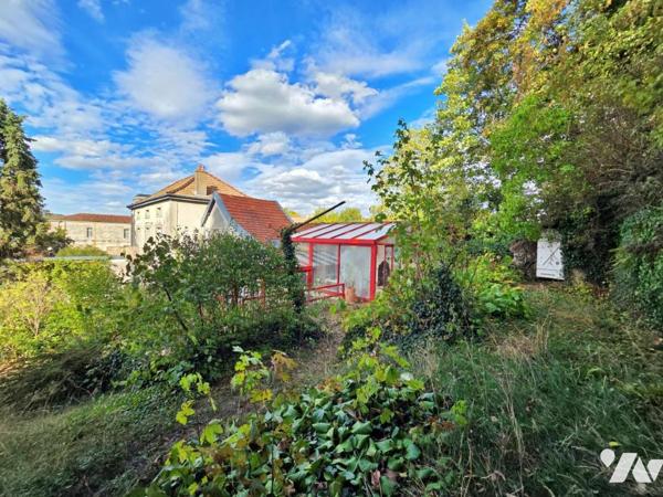 Maison de Maître avec garage et jardin