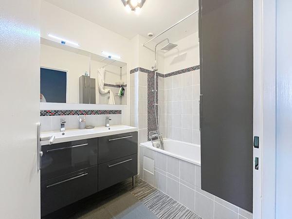 MAISON A TREMENTINES