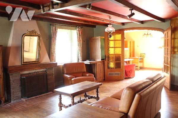 Maison ancienne de 235m² à rénover sur 10a de terrain en situation dominante surplombant la Moselle