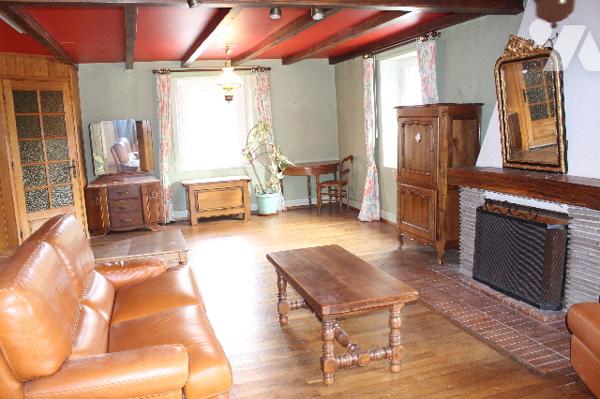 Maison ancienne de 235m² à rénover sur 10a de terrain en situation dominante surplombant la Moselle