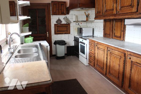 Maison ancienne de 235m² à rénover sur 10a de terrain en situation dominante surplombant la Moselle