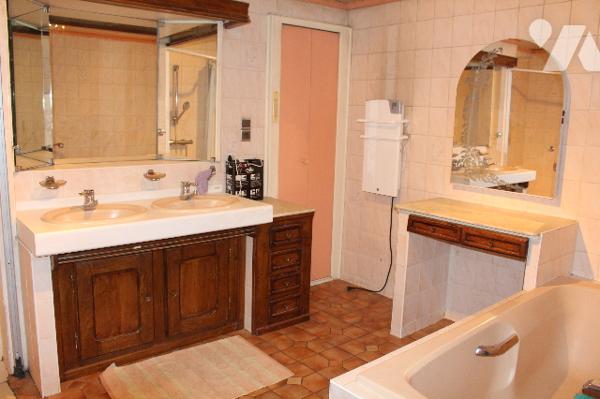 Maison ancienne de 235m² à rénover sur 10a de terrain en situation dominante surplombant la Moselle