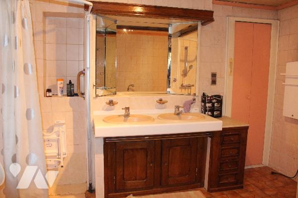 Maison ancienne de 235m² à rénover sur 10a de terrain en situation dominante surplombant la Moselle
