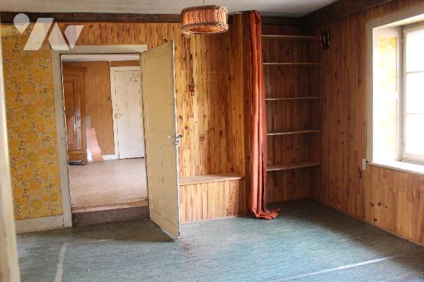 Maison ancienne de 235m² à rénover sur 10a de terrain en situation dominante surplombant la Moselle