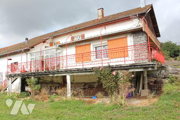 Maison ancienne de 235m² à rénover sur 10a de terrain en situation dominante surplombant la Moselle