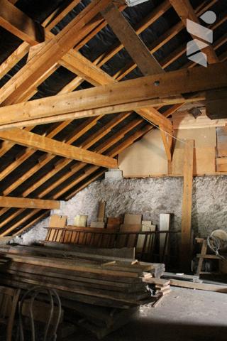 Maison ancienne de 235m² à rénover sur 10a de terrain en situation dominante surplombant la Moselle