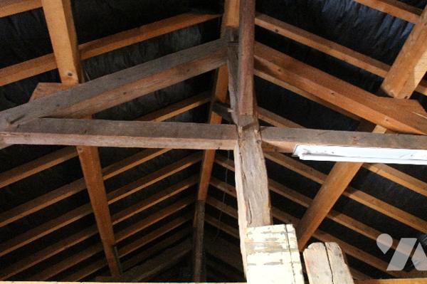 Maison ancienne de 235m² à rénover sur 10a de terrain en situation dominante surplombant la Moselle