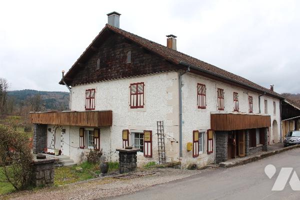 Maison ancienne de 235m² à rénover sur 10a de terrain en situation dominante surplombant la Moselle