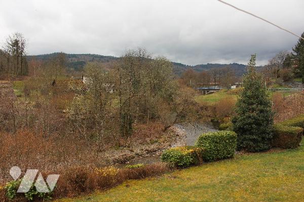 Maison ancienne de 235m² à rénover sur 10a de terrain en situation dominante surplombant la Moselle