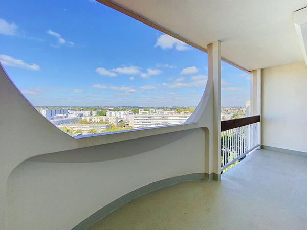 Angers Sud Appartement T3 avec ascenseur, balcon, garage et cave